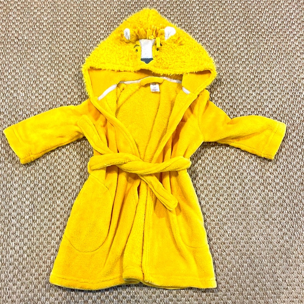 Baby Gap lion robe. Yellow. Lion face and mane on the hood of the robe.